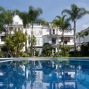  Apartamento Y Casas Serinamar- Banús, España